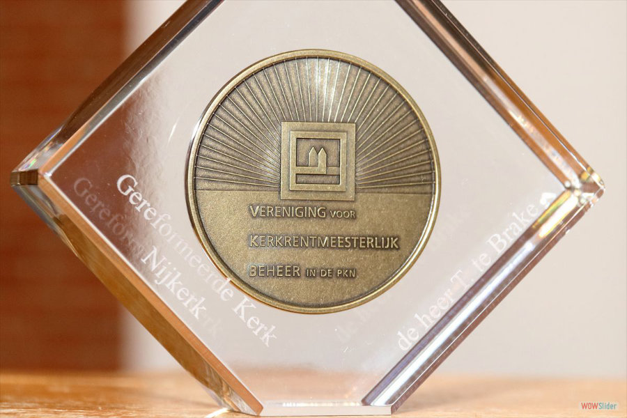 De gedenkpenning voor 40 jaar organist